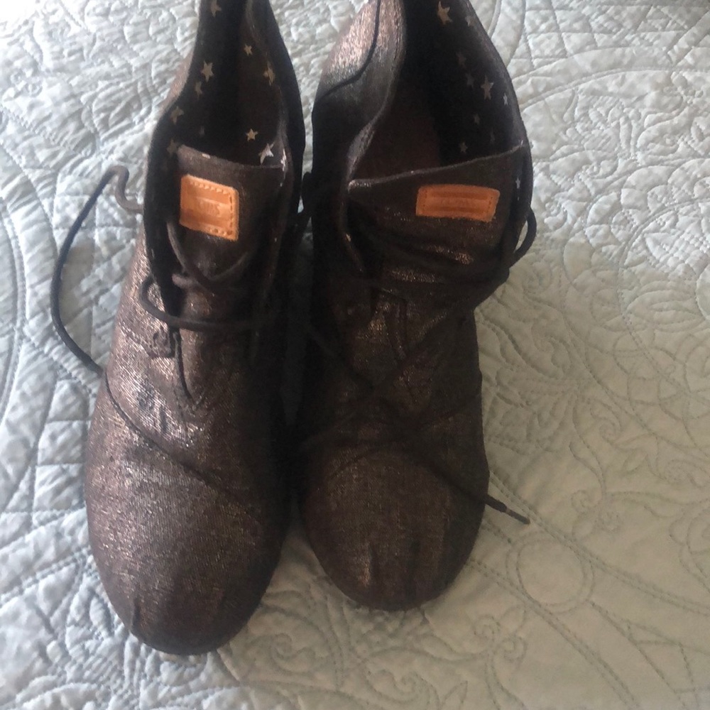 Toms